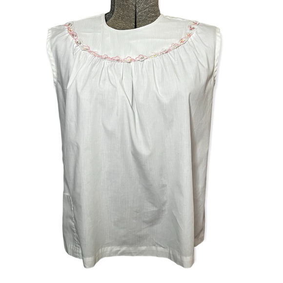 Vintage 1960s Women's White Bib Neck Sleeveless Blouse Size Large - Picture 1 of 13